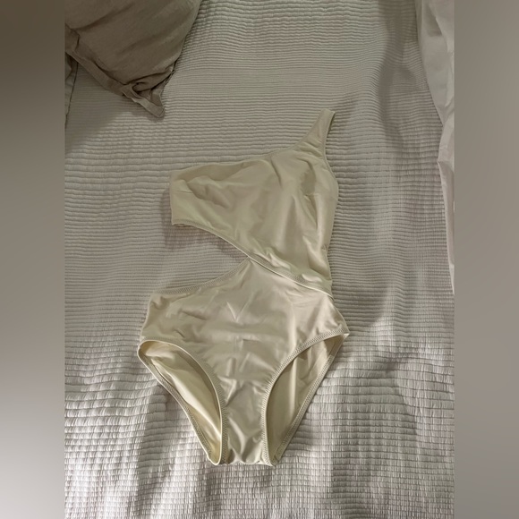 NWT Solid and Stripped Claudia One piece in Cream - medium - Picture 4 of 8
